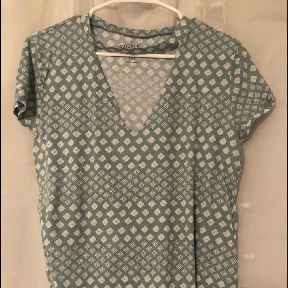 Simple pattern teal shirt
